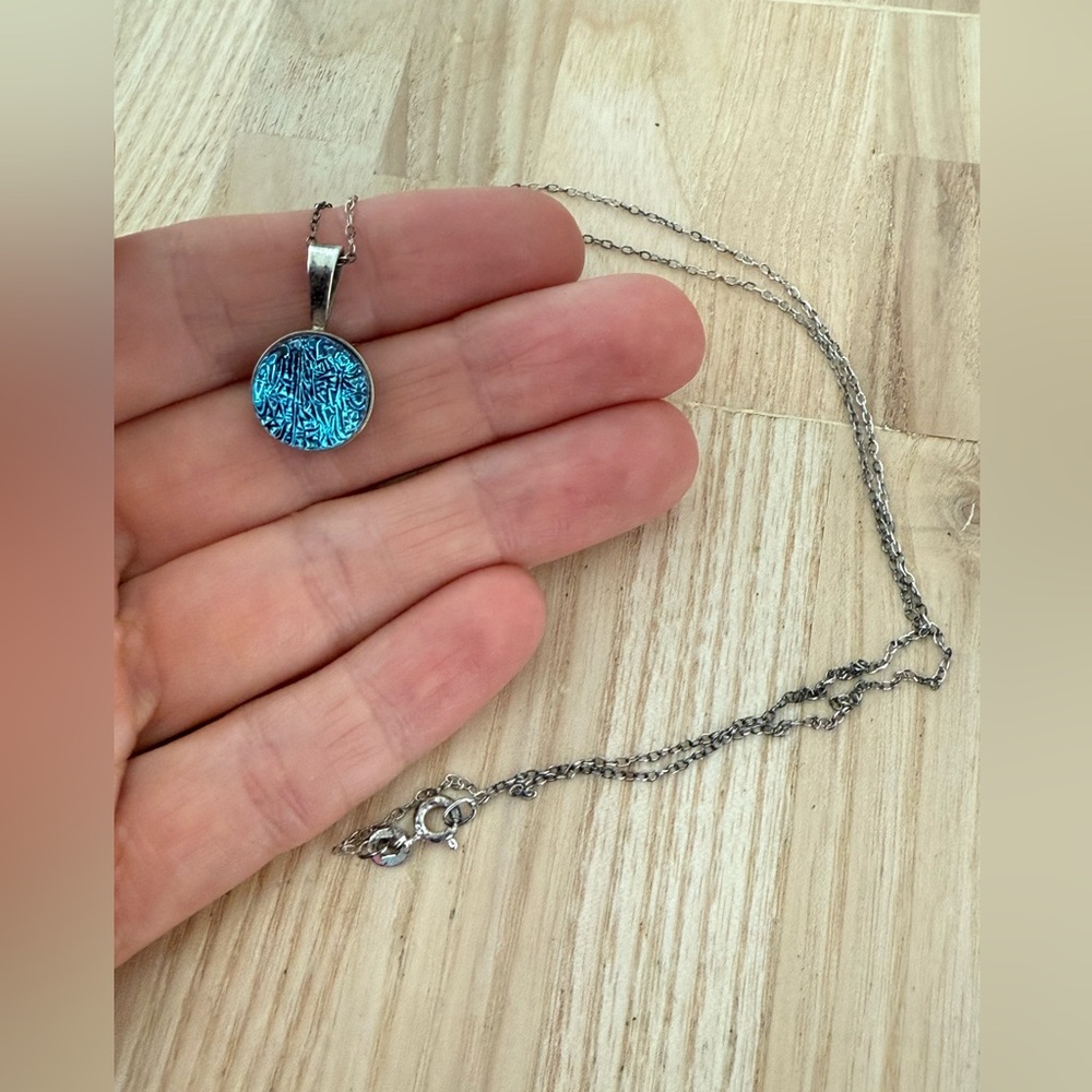 Round blue dichroic glass 925 Sterling silver pendant necklace - Picture 6 of 8